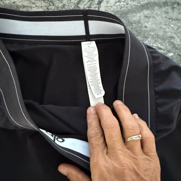 ALO YOGA MATCH POINT TENNIS SKIRT IN BLACK, SIZE MEDIUM WORN 3 TIMES - Picture 3 of 6